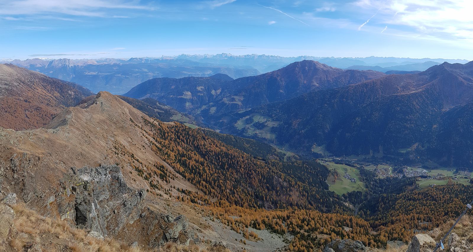 331-dag-10-037-Peilstein-top.jpg - Zicht op St. Walburg.