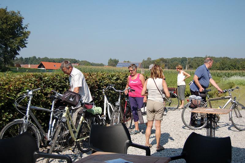 006dag1Microbrouwerij3.jpg - en stallen de eerste keer de fietsen ...