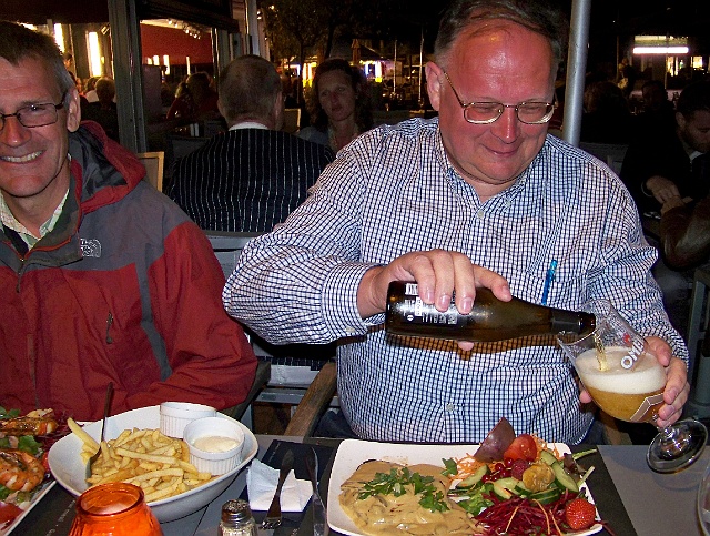 068-kortrijk-13-gijs.jpg - Ja maar toch eerst eens drinken zelle!