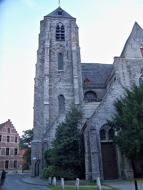 071-kortrijk-16-gijs.jpg - Er is nog niet veel volk op straat.