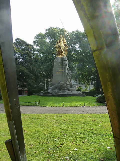 080-kortrijk-29-mar.jpg - aan het monument van de Guldensporen ...