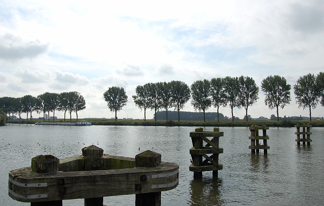 093-bossuit-6-ver.jpg - Het Kanaal Bossuit-Kortrijk verbindt de Schelde te Bossuit met de Leie te Kortrijk.