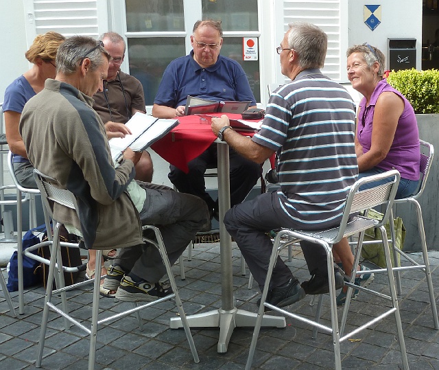 106-kortrijk-30-mar.jpg - En laten ons uitbollen tot het laatste cafeetje.