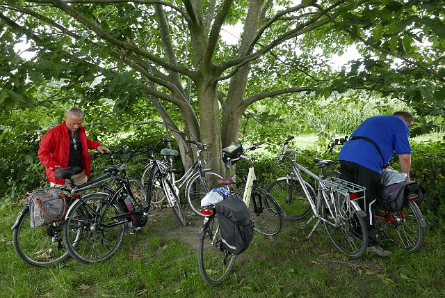 032-klapekster-10.jpg - De fietsen zijn nog maar net geparkeerd…