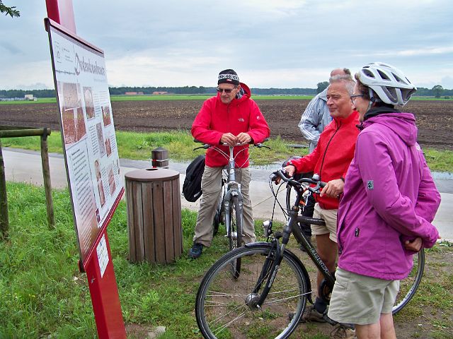 046-dodendraadroute-hoogstraten-7.jpg - Of ik dat ook kan beluisteren, vraagt Herman zich af?