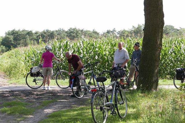 097-hoge-vijvers-15.jpg - Terug de fiets op, ze komt wel na.