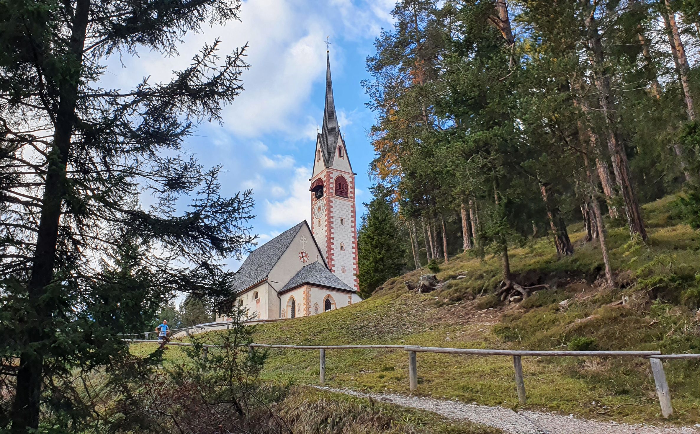 277-dag-10-wandelen-St-Jakob-11.jpg - St Jakob Kirche in St. Ulrich (Ortisei). 