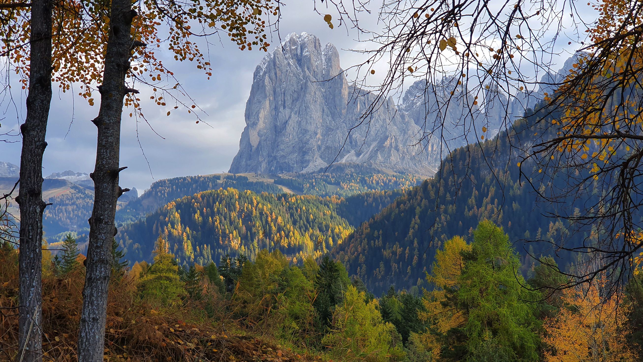 282-dag-10-wandelen-St-Jakob-17-terug-via-St-Ulrich.jpg - Zicht op de afdaling in Gröden.