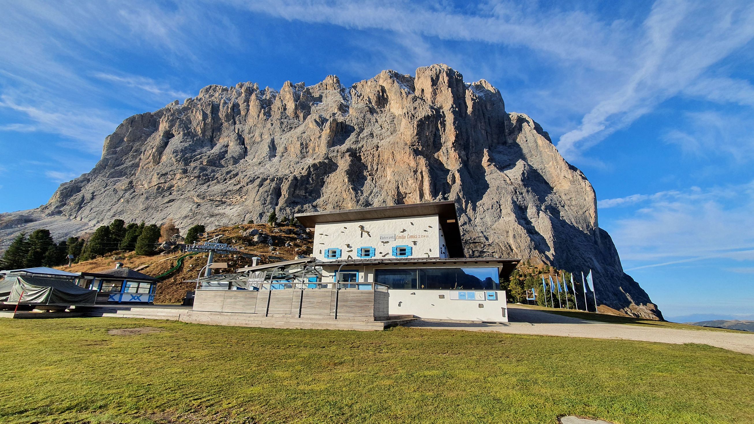 289-dag-11-Langkofelgruppe-012.jpg - Comicihütte (2154 m) zal binnen enkele weken, bij het begin van het skiseizoen, weer openen.