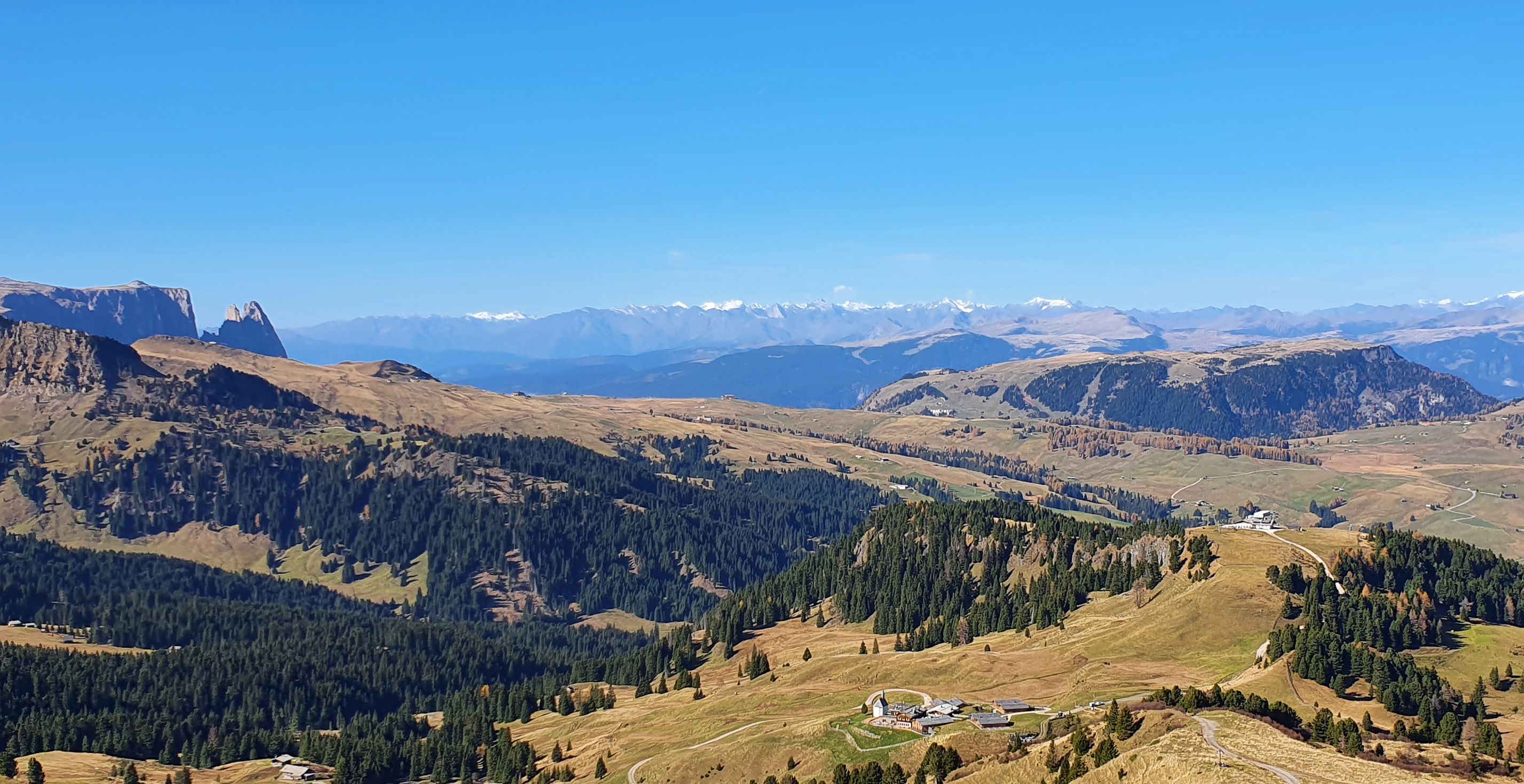 303-dag-11-Langkofelgruppe-034.jpg - Nog eens een prachtig zicht op Schlern en Seiser Alm.