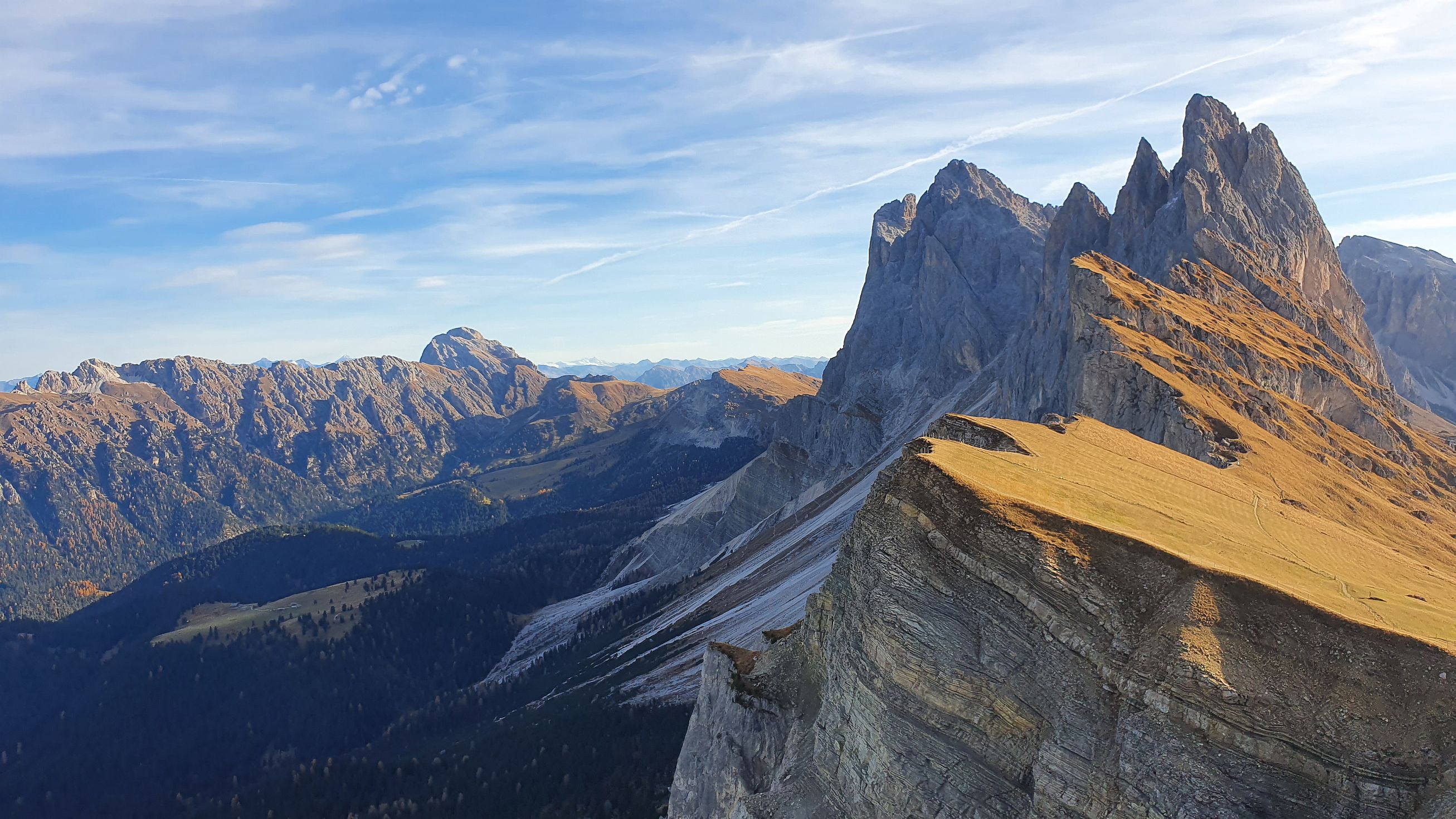 330-dag-12-seceda-15.jpg - Zicht op Geislergruppe vanop de Seceda.