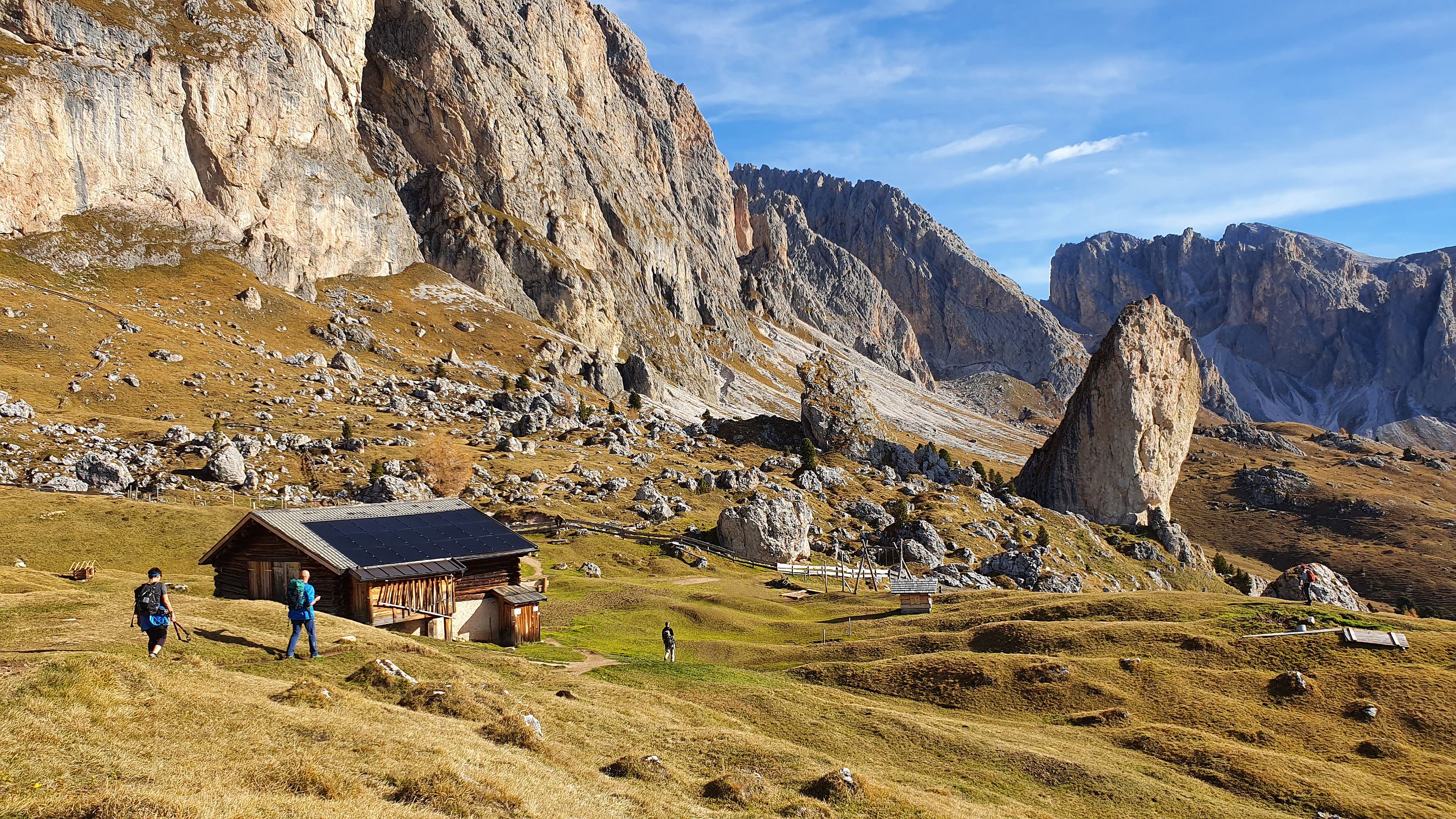 344-dag-12-seceda-34-puez-geisler.jpg - Nog een hut die dicht is.