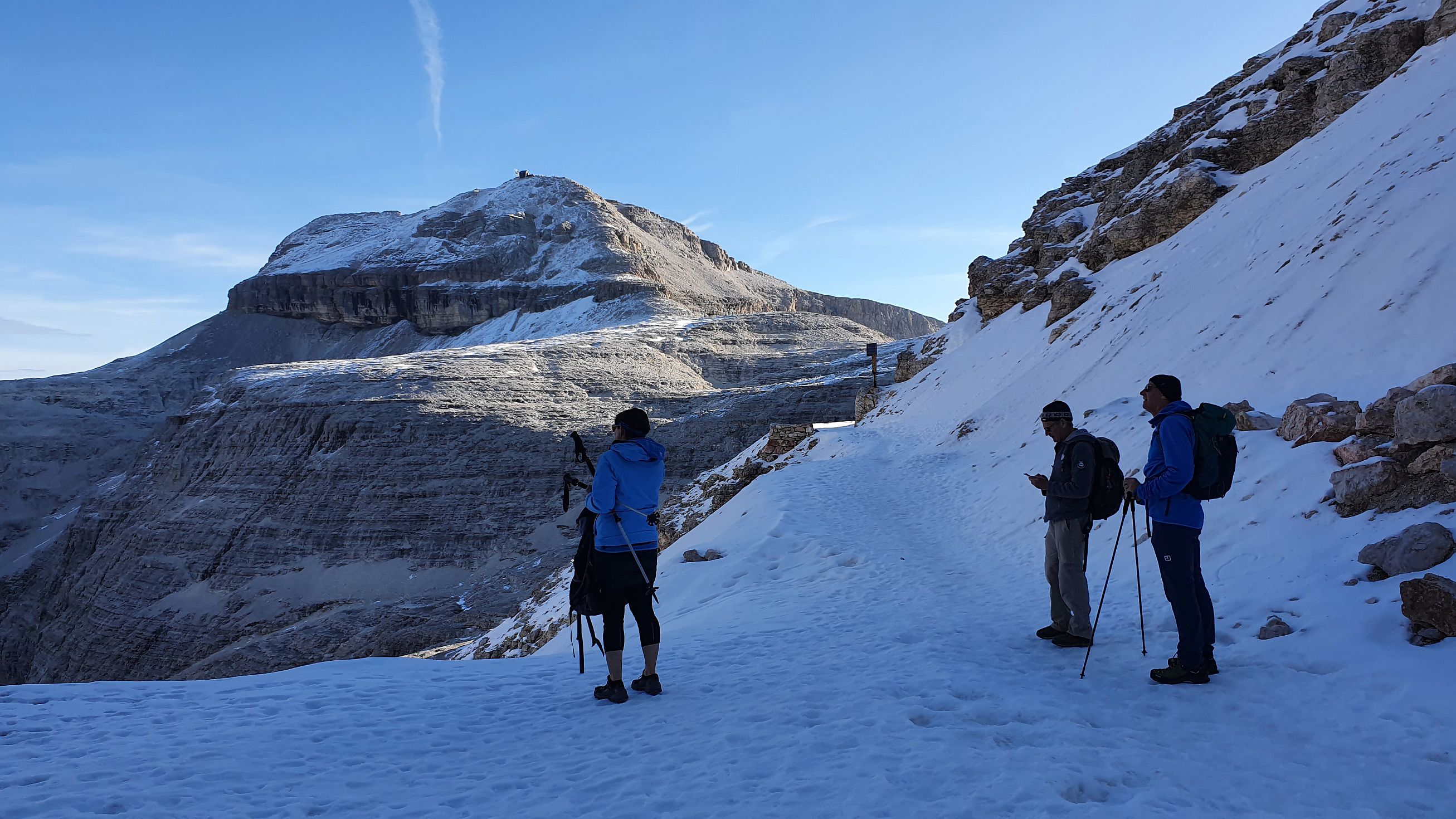 380-dag-13-Piz-Boe-27.jpg - Voorzichtigheid is geboden want de weg is verijsd.