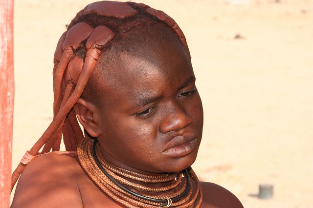 065-himba-25.jpg - Himbavrouw, Damaraland, Namibië