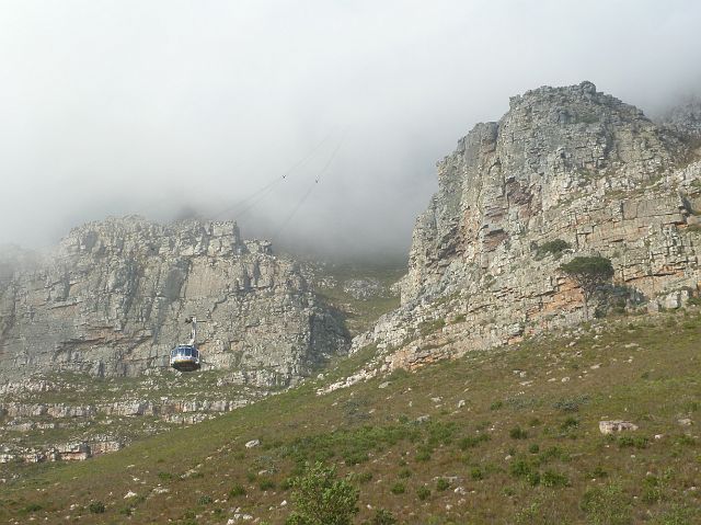 008-tafelberg-16.jpg - De Tafelberg hult zich alweer in de mist als we naar beneden komen.