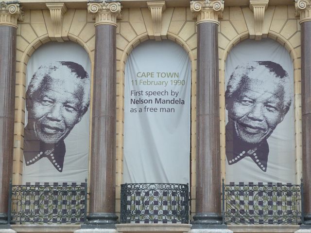 064-centrum-03.jpg - Hier sprak Mandela na zijn vrijlating op 11 februari 1990 een juichende menigte toe.