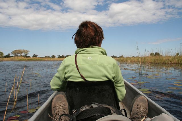 564-okavangodelta-191-mokoro-ochtend.jpg - We varen een laatste keer met de mokoro terug naar het dorpje Okavango River.